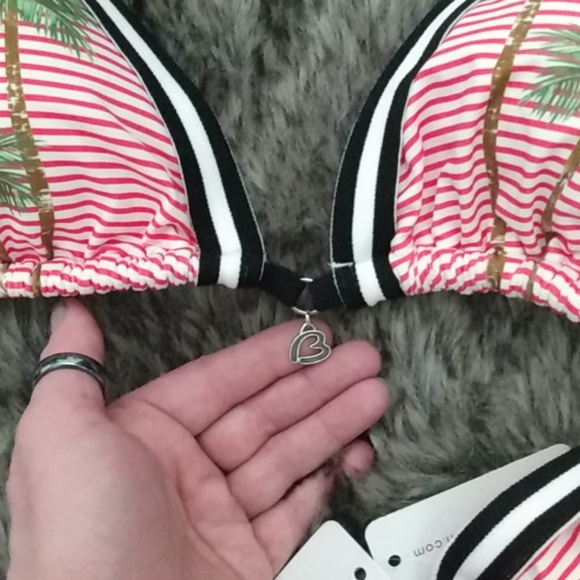 Bikini - Picture 4 of 4